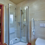 Bad mit Dusche im EG Bad mit Dusche im EG